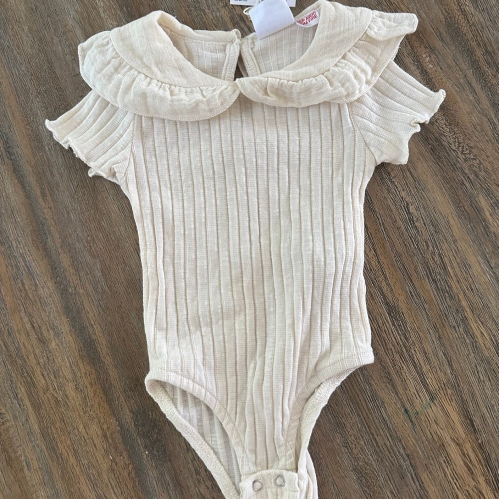 Zara ruffle cuffs colar bodysuit